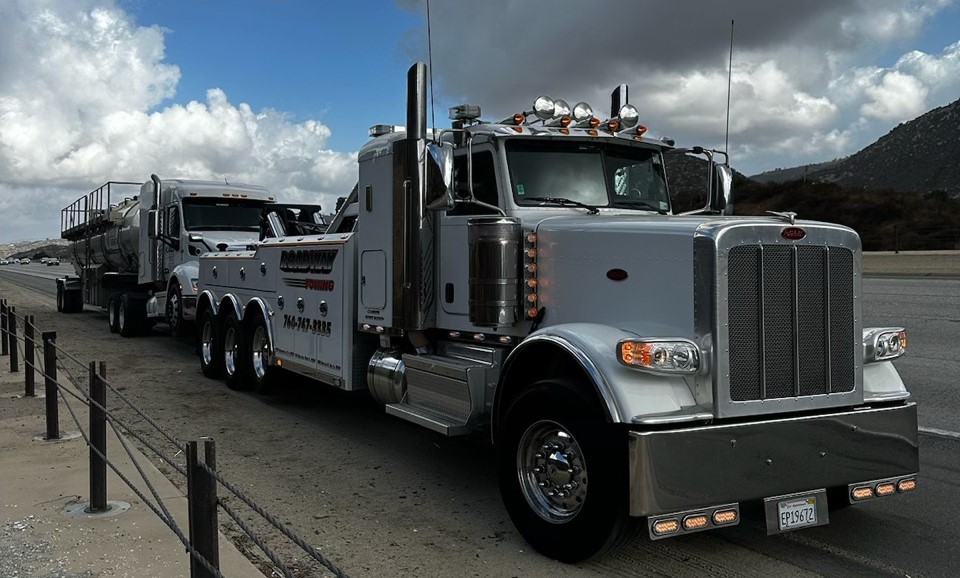 Heavy duty towing services in Vista