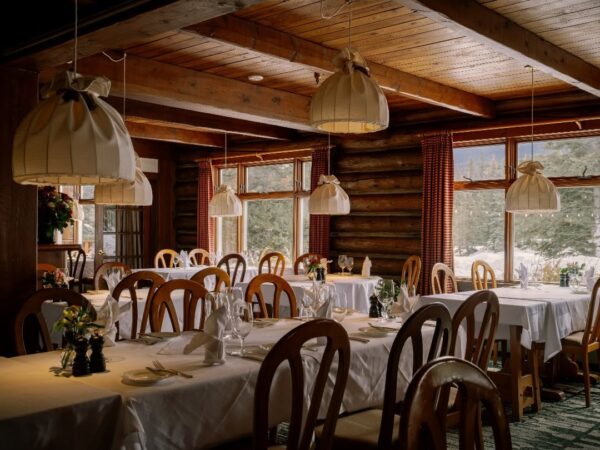 Is Fondue in Lake Louise the Perfect Choice for a Winter Escape?